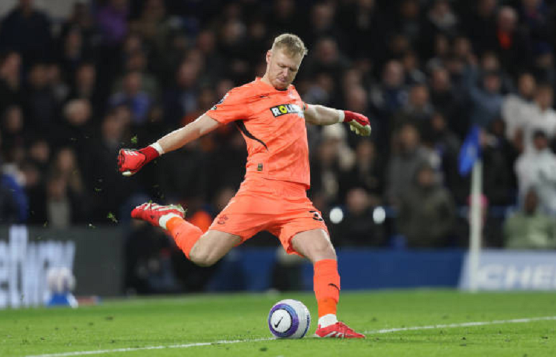 nguoi-cu-doi-dien-voi-tuong-lai-bap-benh-sau-khi-roi-arsenal