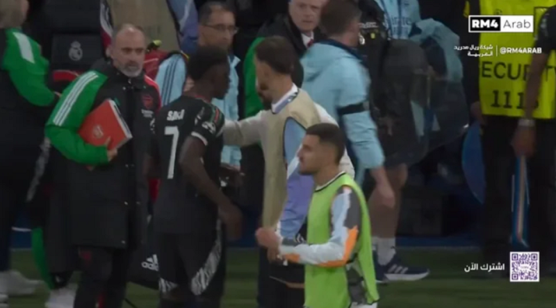 sut-hong-pen-saka-bi-tan-cong-tinh-than-ngay-trong-duong