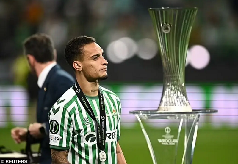 hlv-pellegrini-chi-ra-diem-yeu-chi-mang-khien-betis-guc-nga-truoc-chel