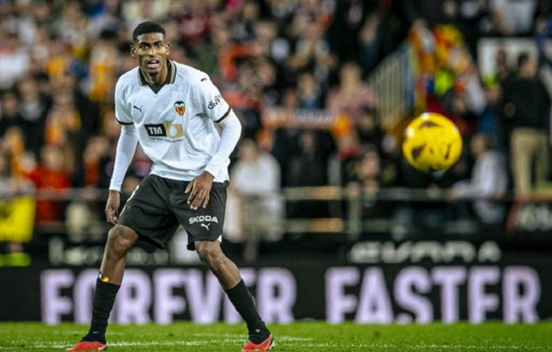 arsenal-bi-valencia-tu-choi-de-nghi-chieu-mo-cristhian-mosquera